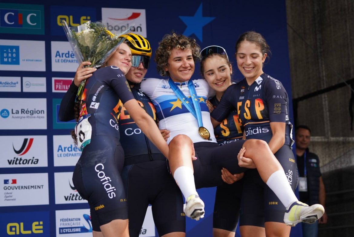 La Selección Española celebra el triunfo de Paula Ostiz en el Europeo. ENA