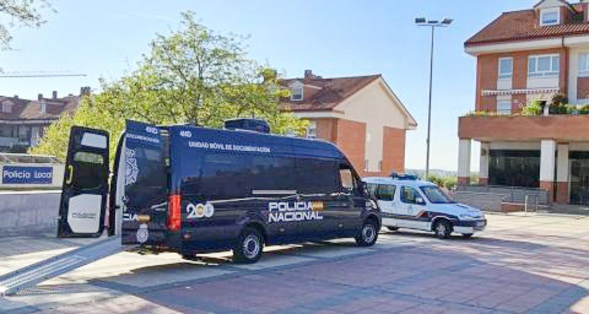 Unidad móvil de documentación de la Policía Nacional. ENA