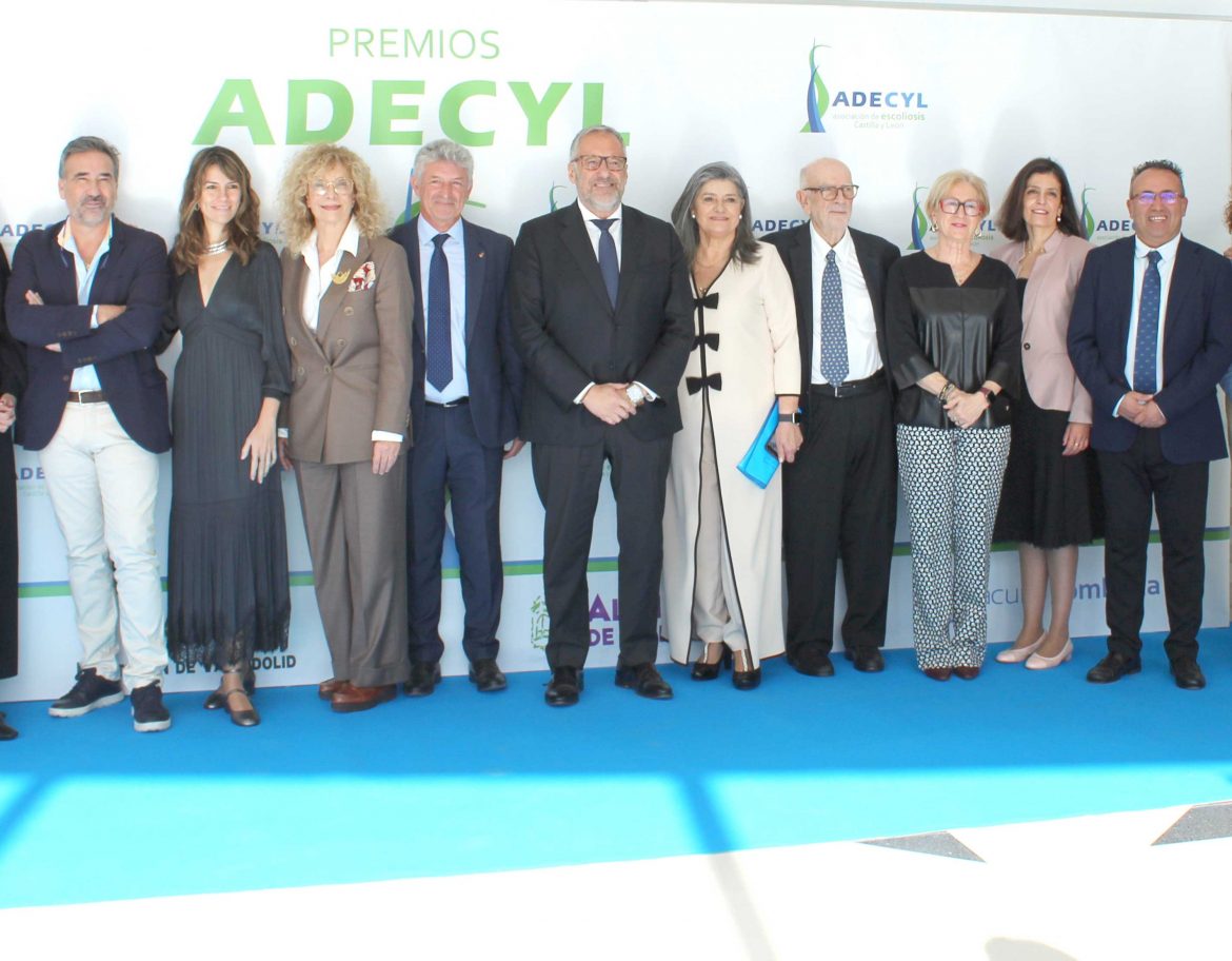 Foto de familia de los premiados 2025. ENA