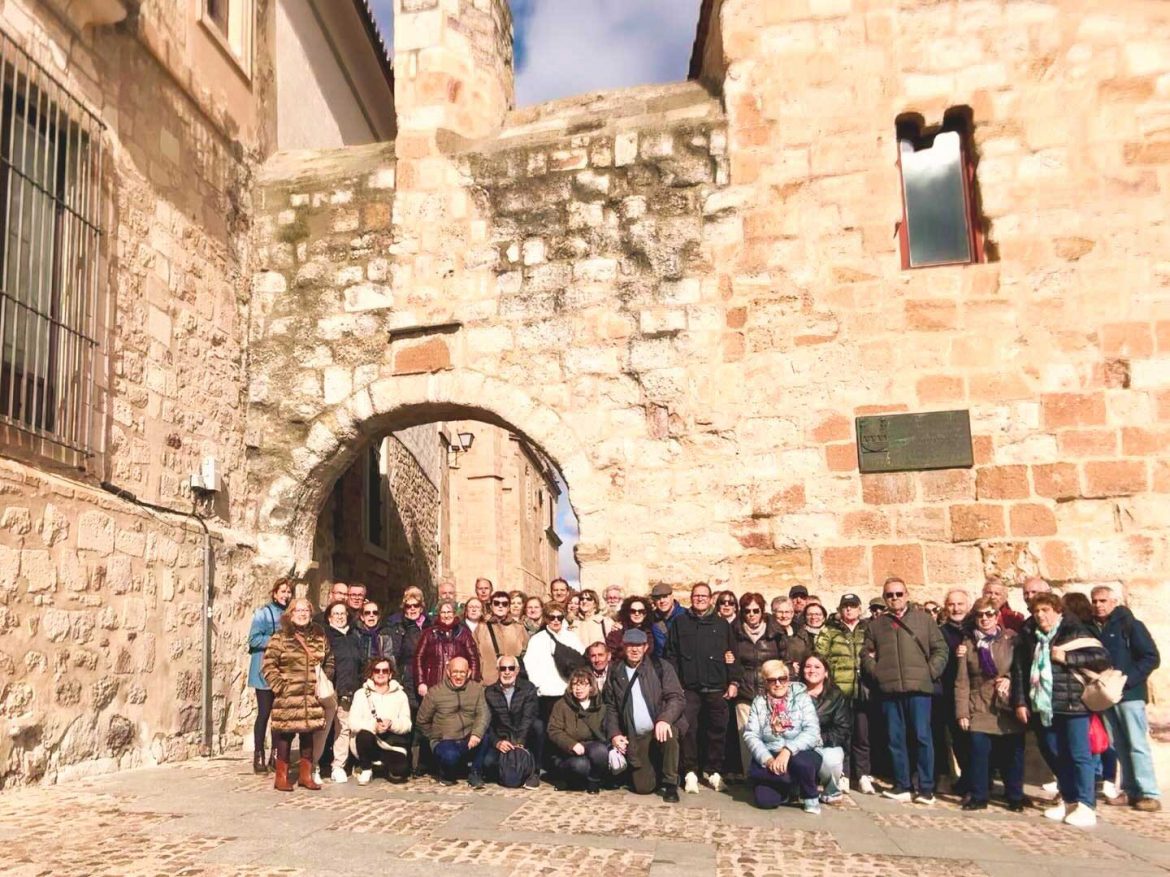 Los mayores del municipio durante su visita a Zamora. ENA