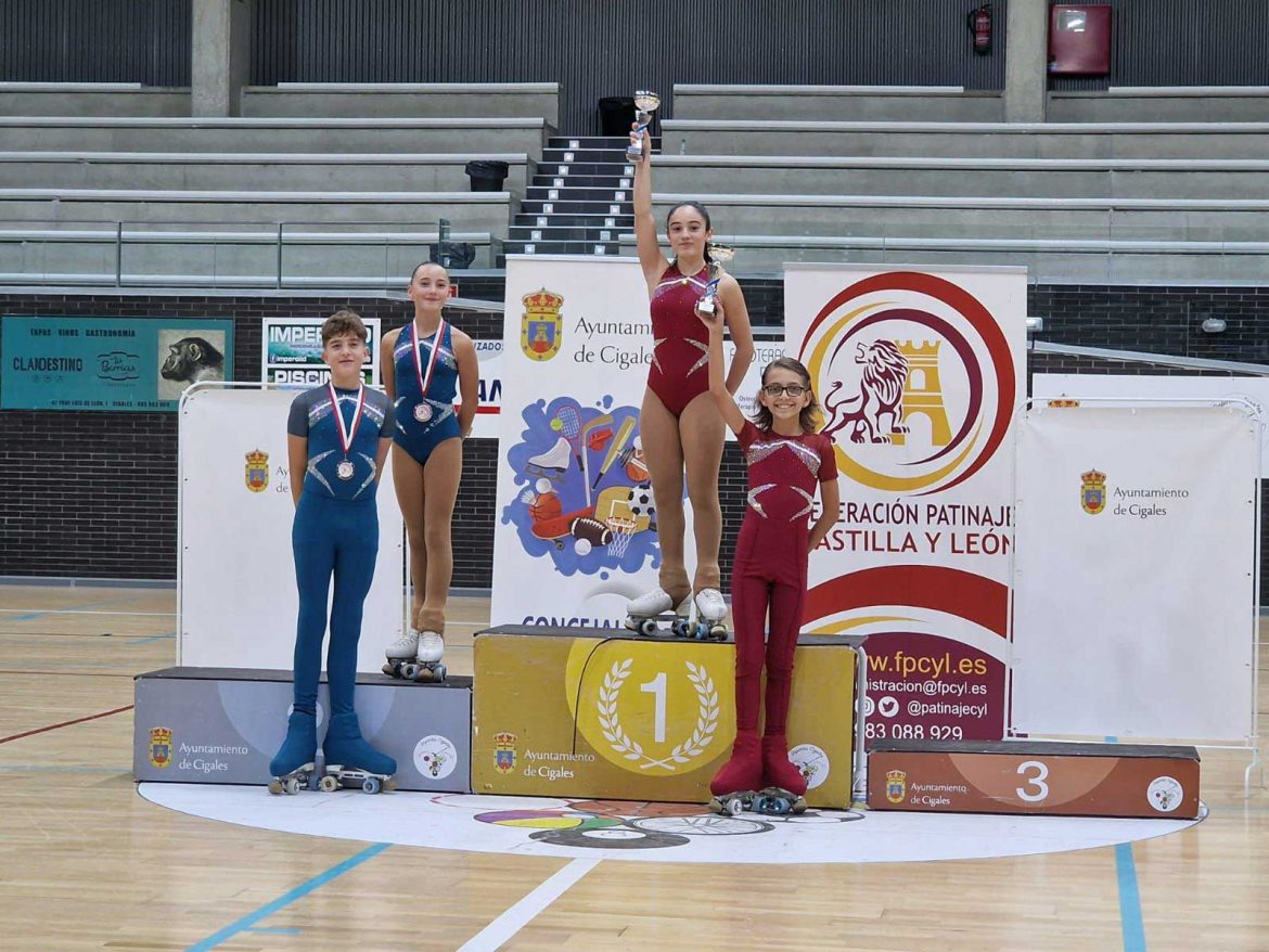 Blanca Torre y Noel Gasent, junto a su entrenadora Sonia Sanz. ENA