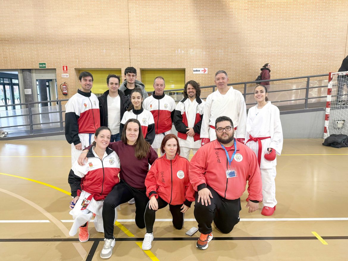 Participantes del Club Kárate Arroyo en la III Liga Regional. ENA