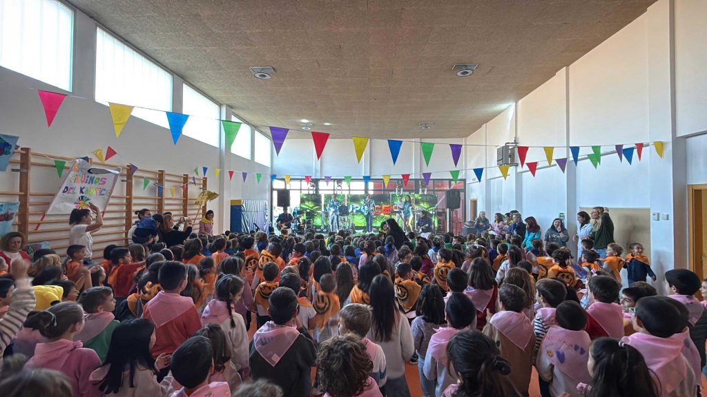 Los alumnos del Kantic@ disfrutando del concierto del Grupo CERO. ENA