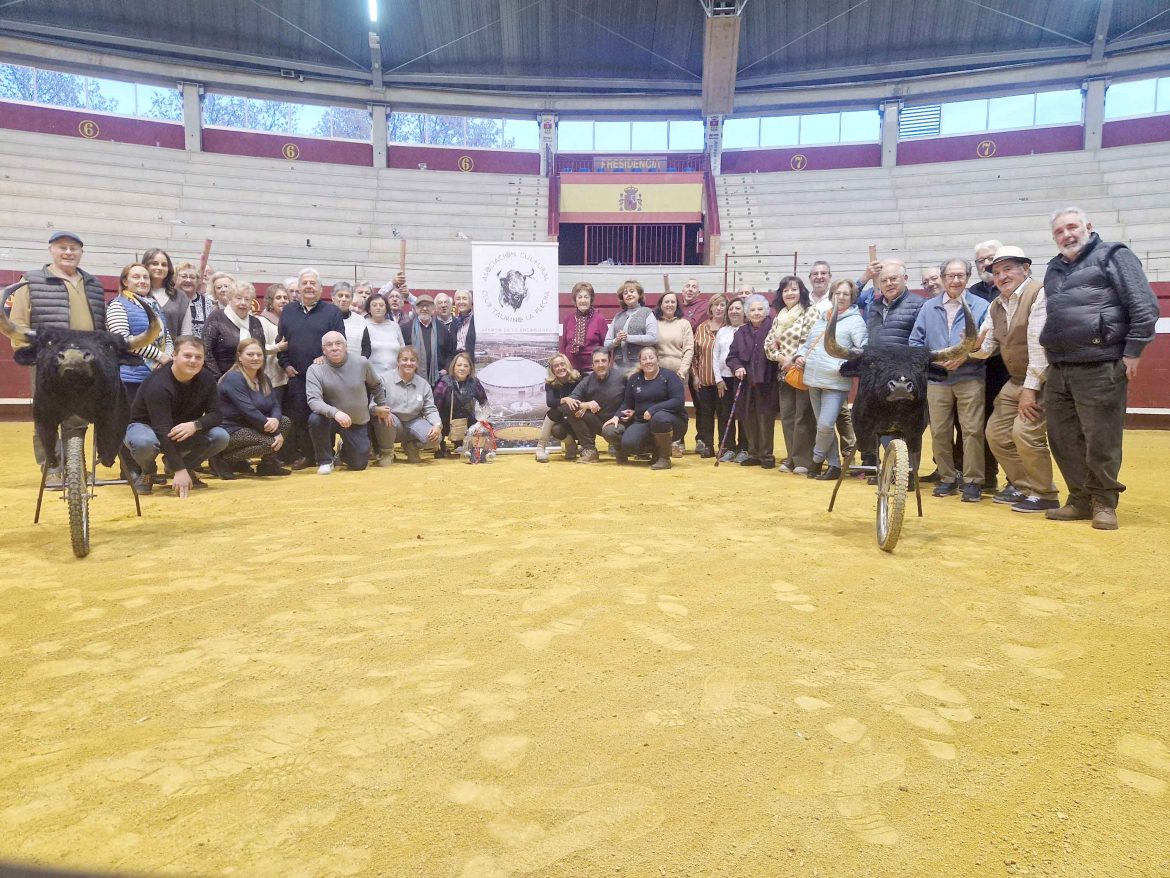 Socios del Club Taurino La Flecha. ENA
