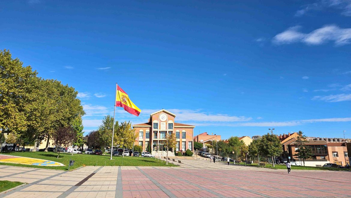 Ayuntamiento visto desde la Plaza España. ENA