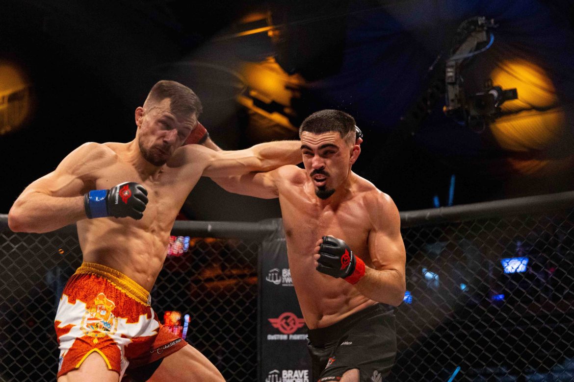 Gonzalo “Capitán Rogers” durante su combate. ENA