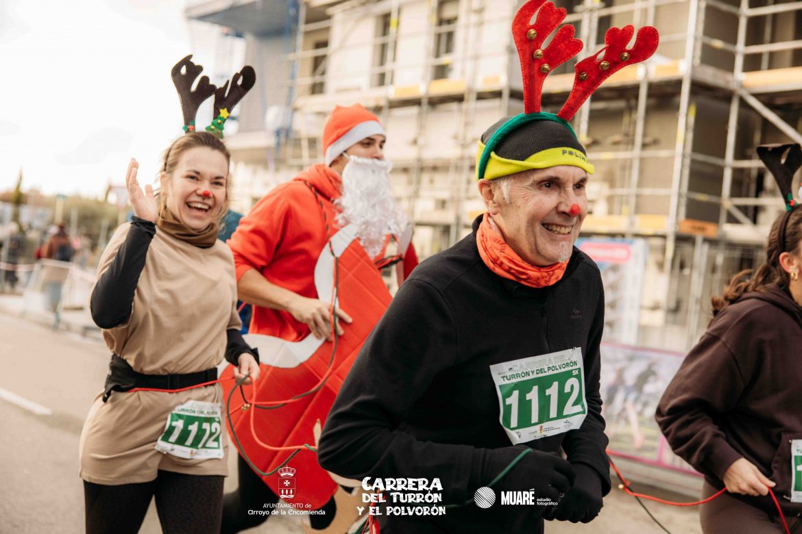 Varios corredores disfrazados. ALBERTO BLASCO