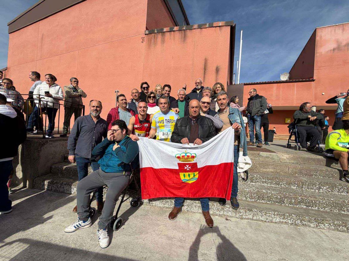 Vecinos de Arroyo de la Encomienda junto al corredor. ENA