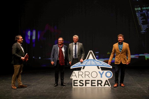 Narciso Prieto, director de comunicación de Caja Rural de Zamora, Sarbelio Fernández, alcalde de Arroyo de la Encomienda y Juanjo Rodríguez, director de Pandora Producciones. ENA