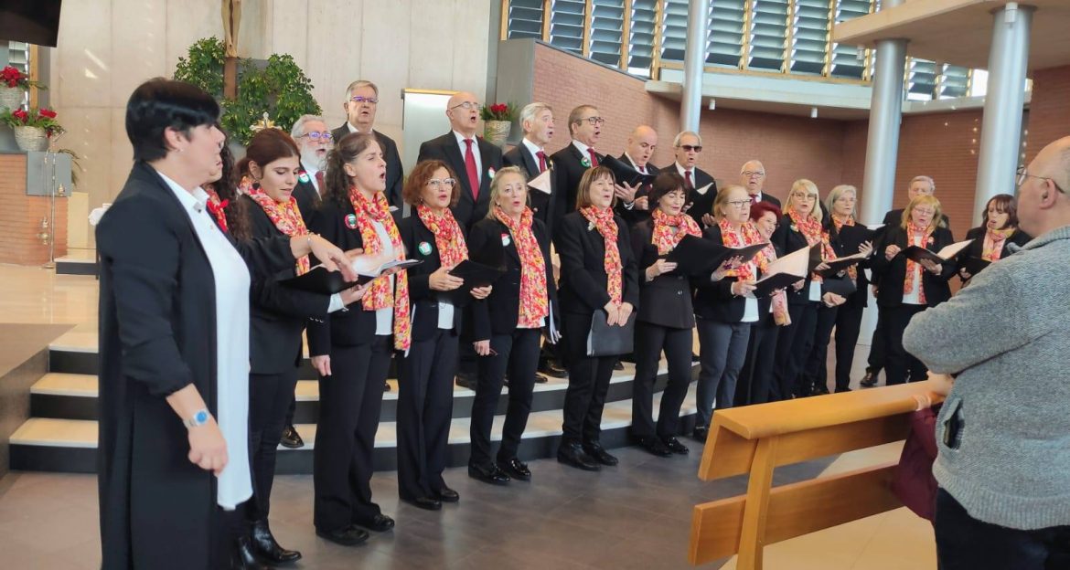 La Coral Támbara en en la iglesia de Santa María de la Vega. ENA