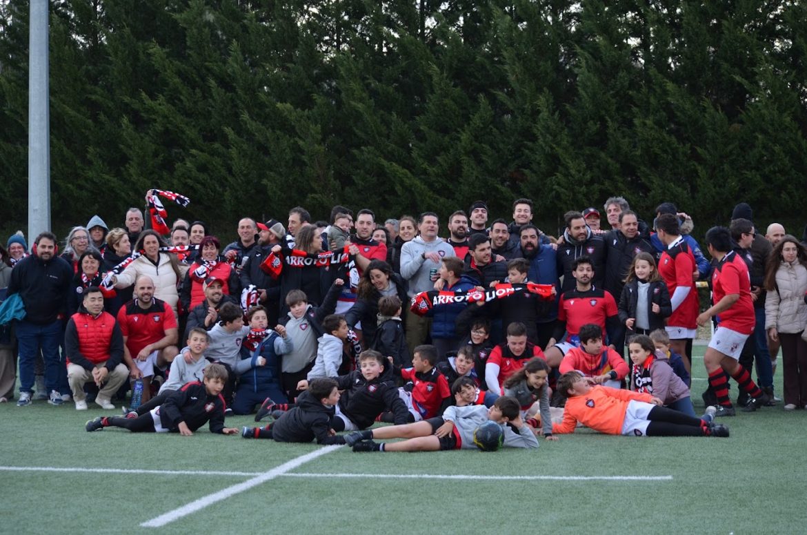 Jugadores y afición celebrando el título. Esperanza Martín
