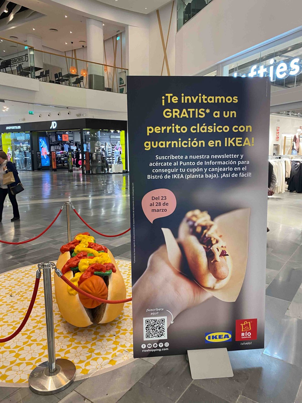 Cartel en la entrada de Río Shopping. ENA