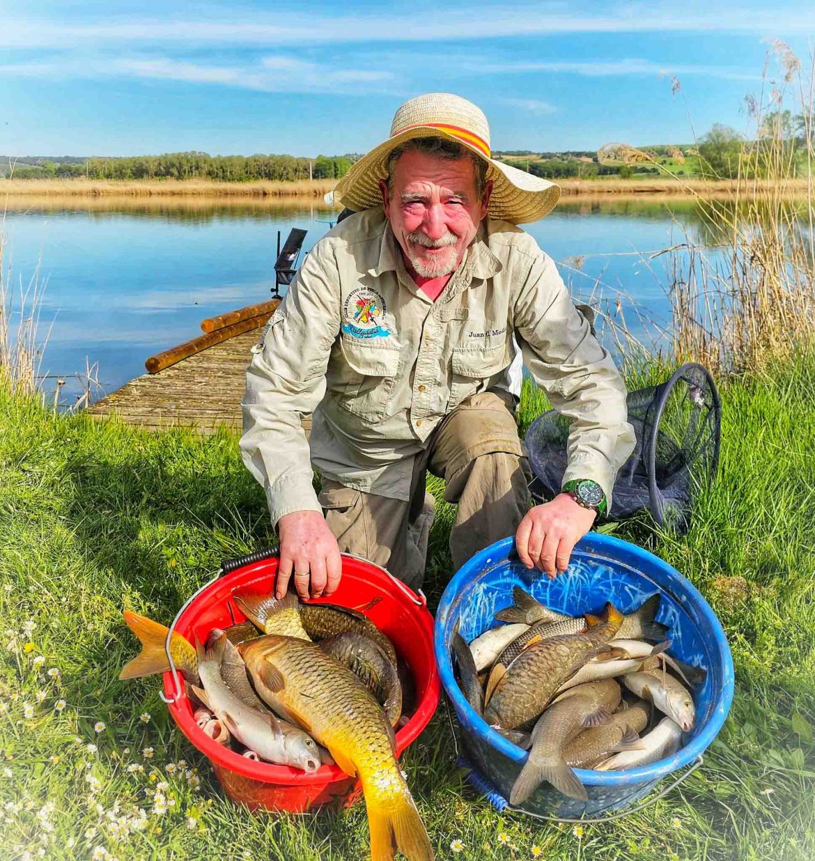 Un socio del club tras una jornada de pesca. ENA