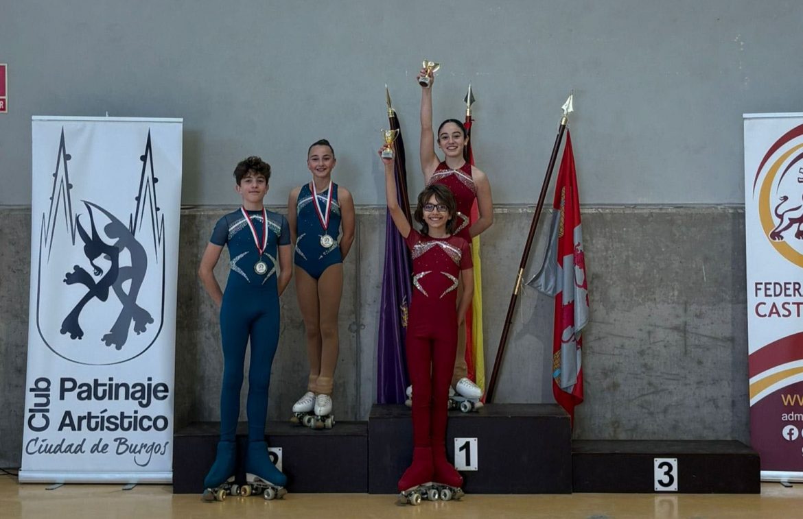 Noel Gasent y Blanca Torre con el trofeo de campeones. ENA