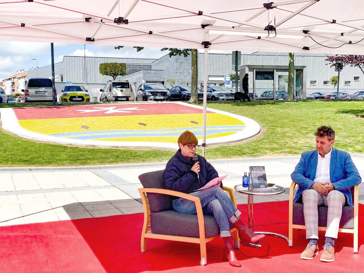 Charla literaria en la Plaza España. ENA