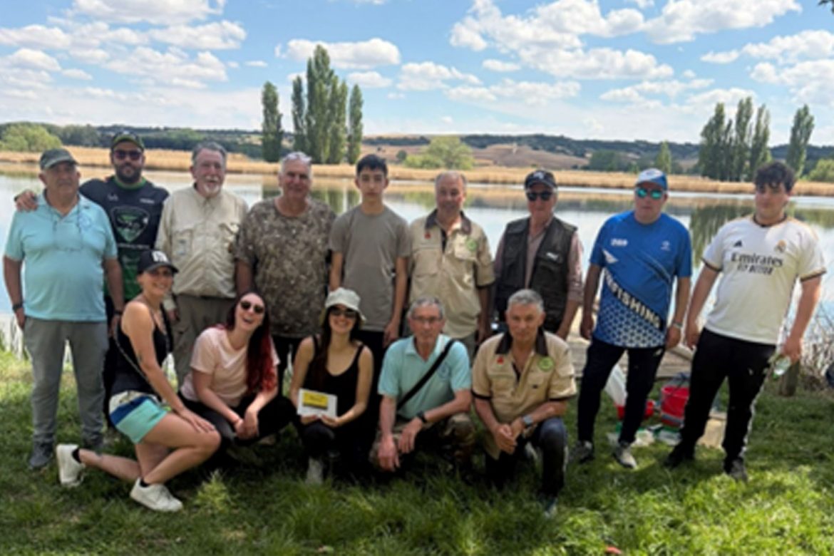 Participantes del concurso de pesca. ENA