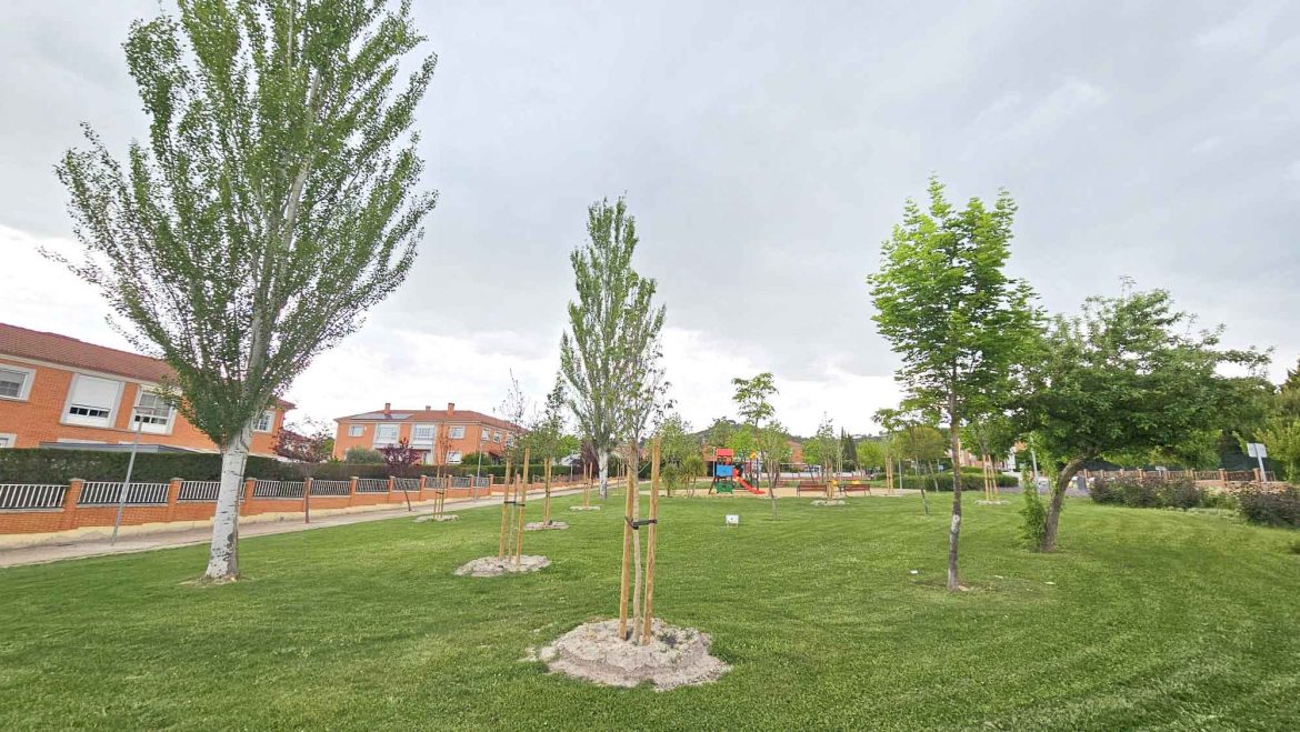 Plantación de árboles nuevos en Arroyo de la Encomienda. ENA