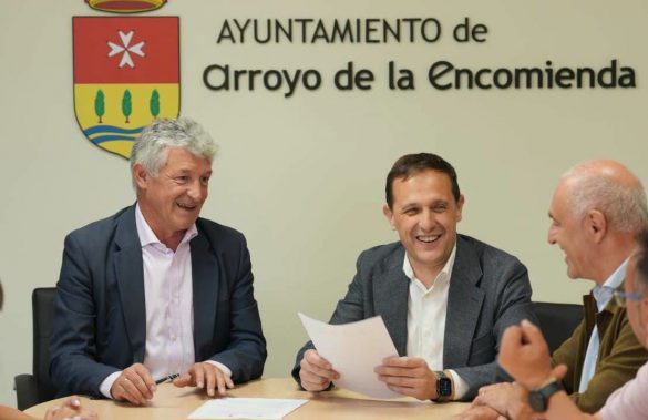 Sarbelio Fernández junto al presidente de la Diputación, Conrado Íscar. ENA