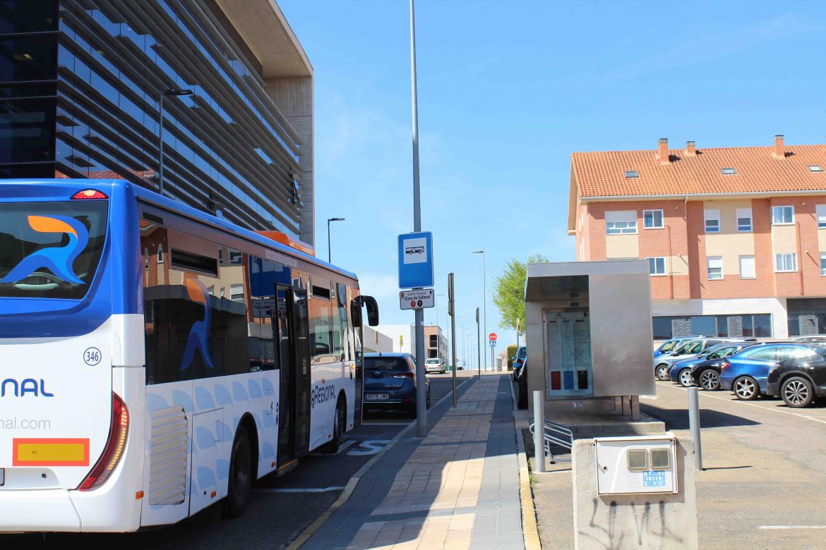 Autobús en un parada de La Flecha. ENA