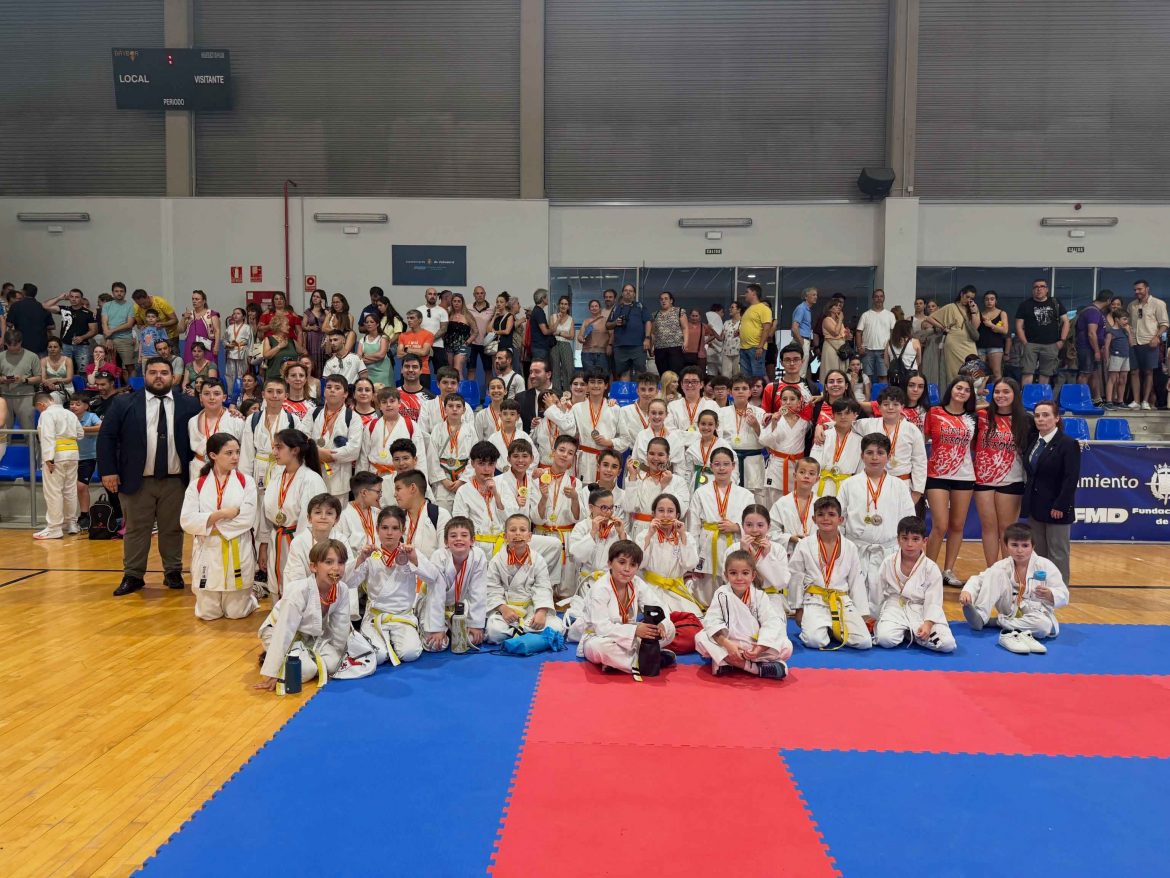 Club Karate Arroyo en el campeonato. ENA