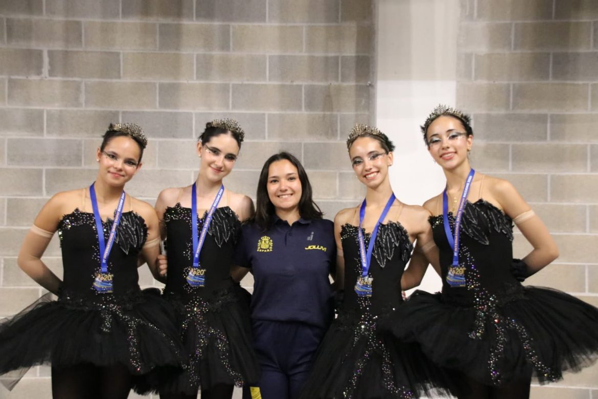 El Cuarteto Somnia junto a su entrenadora Lucía Félix en Riccione. ENA