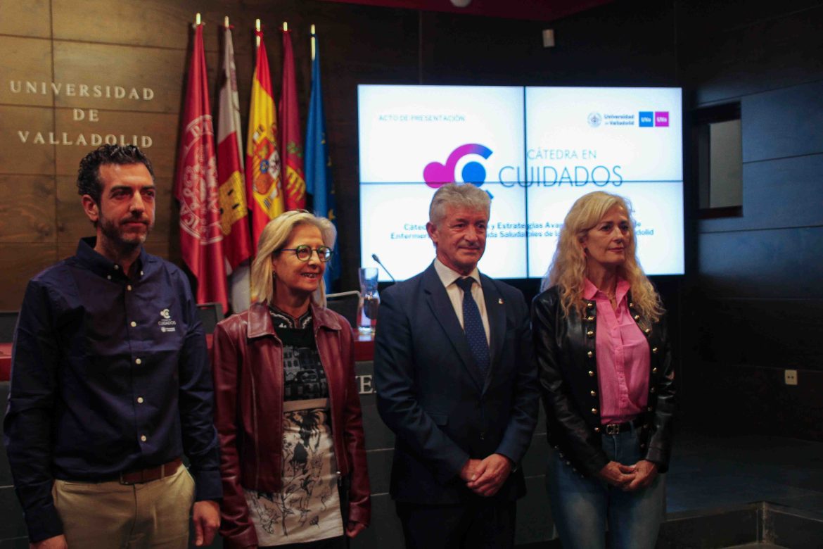 Sarbelio Fernández Pablos junto a varios de los asistentes. ENA