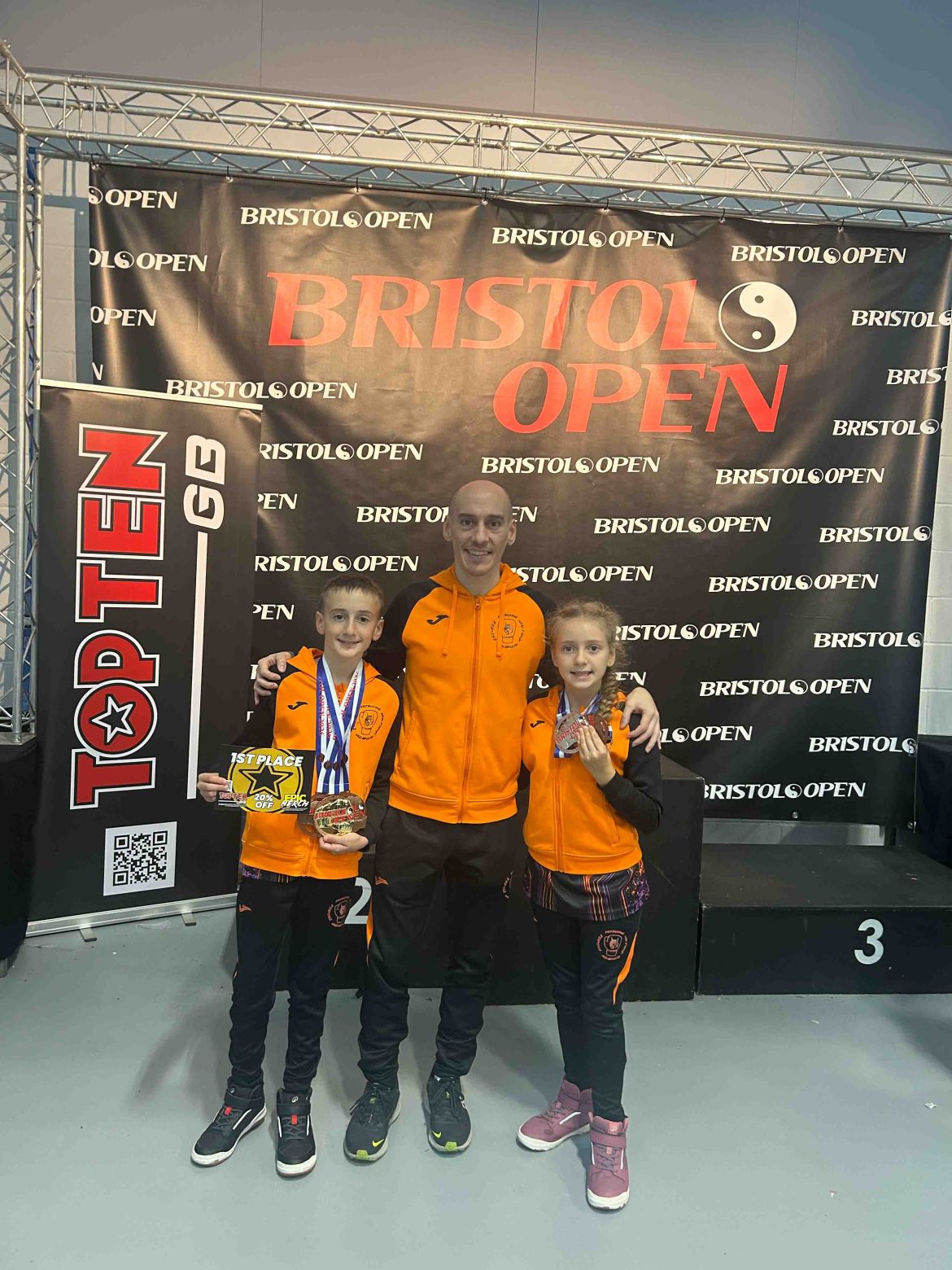 Roberto Corona, David y Adriana durante el campeonato. ENA